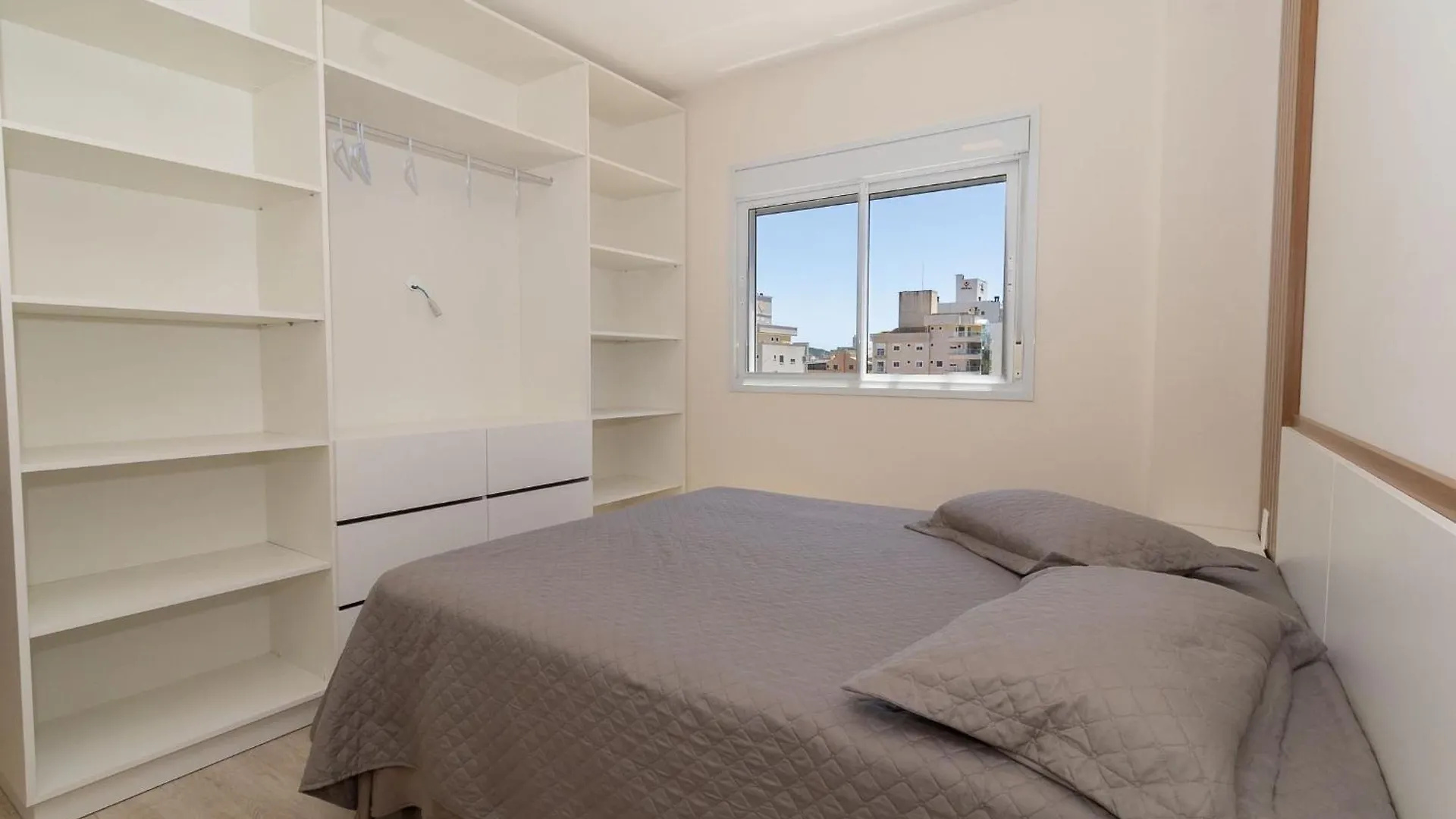 518 - Apartamento Com 3 Quartos Em Bombas Bombinhas
