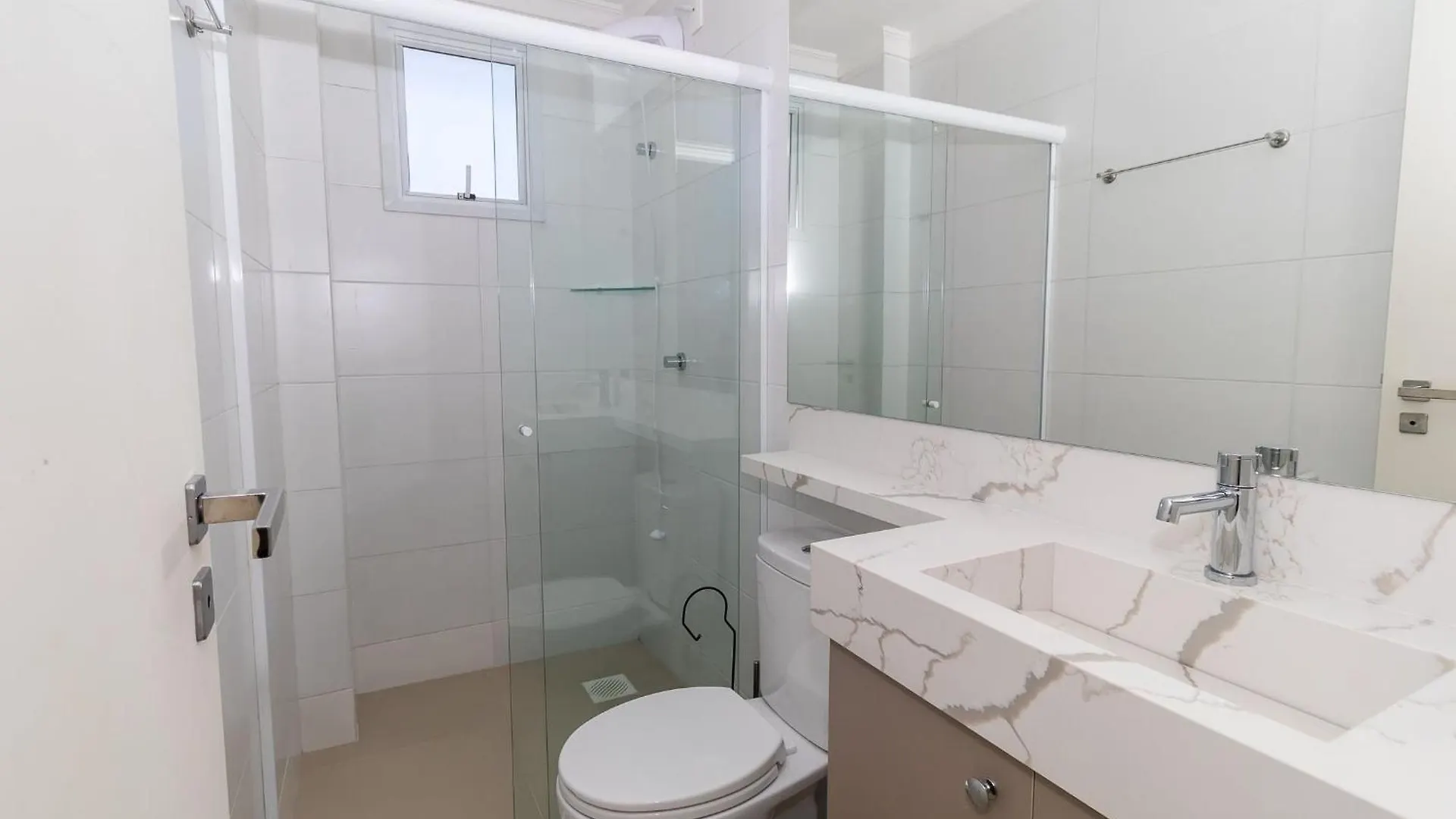 518 - Apartamento Com 3 Quartos Em Bombas Bombinhas 0*,
